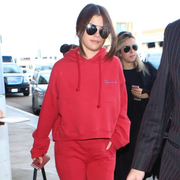 Selena Gomez looks hot in her red sweatpants